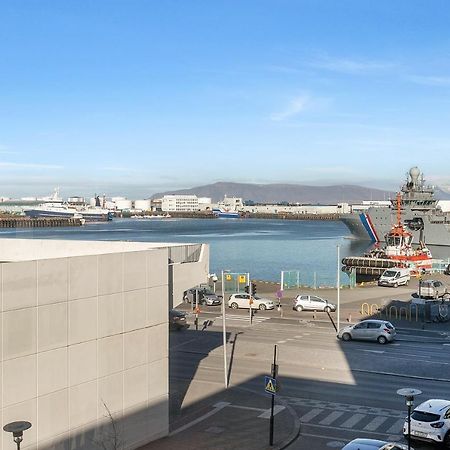 Modern Downtown Apartment - Harbour View Reykjavik Bagian luar foto