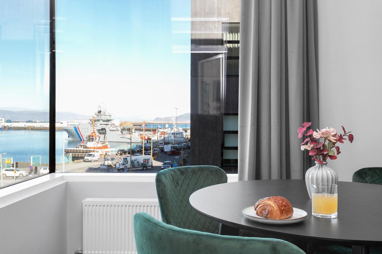 Modern Downtown Apartment - Harbour View Reykjavik Bagian luar foto