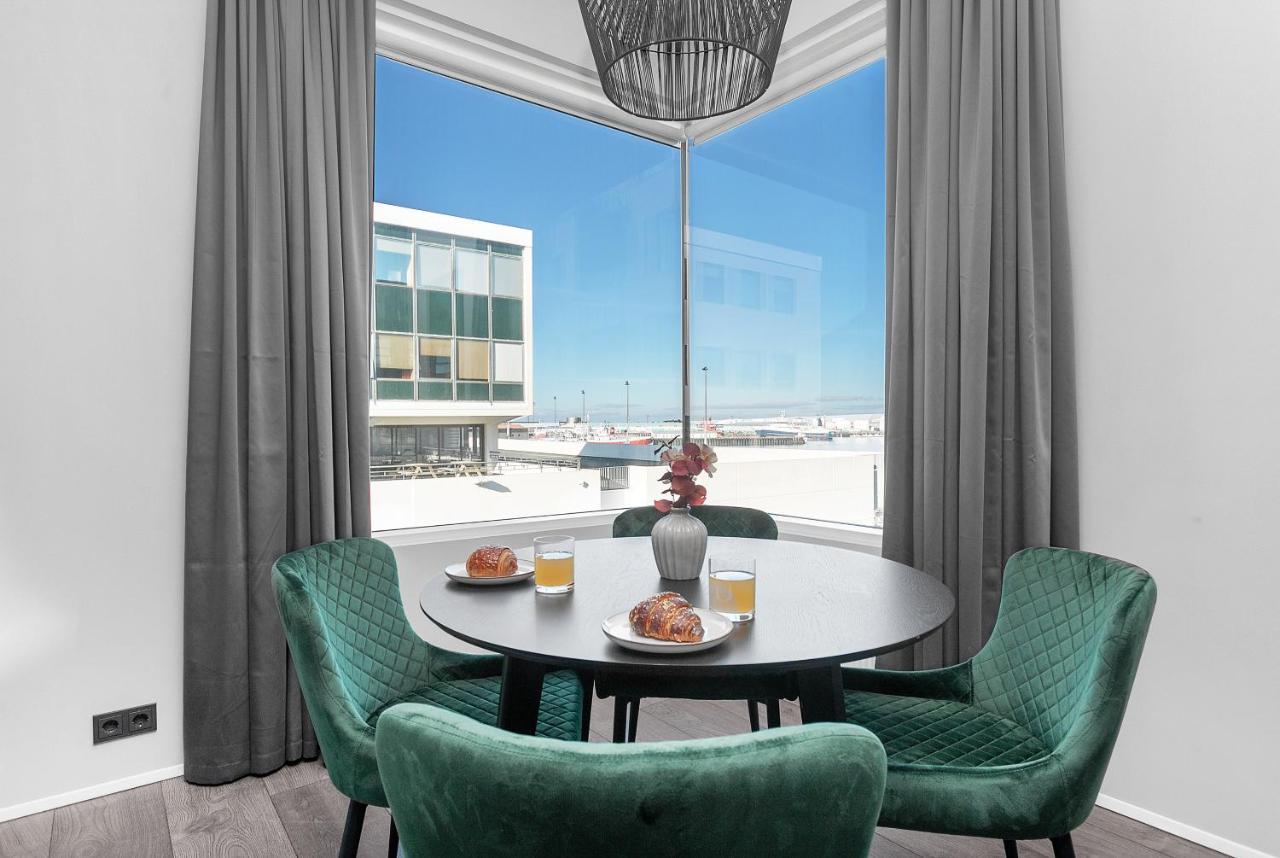 Modern Downtown Apartment - Harbour View Reykjavik Bagian luar foto