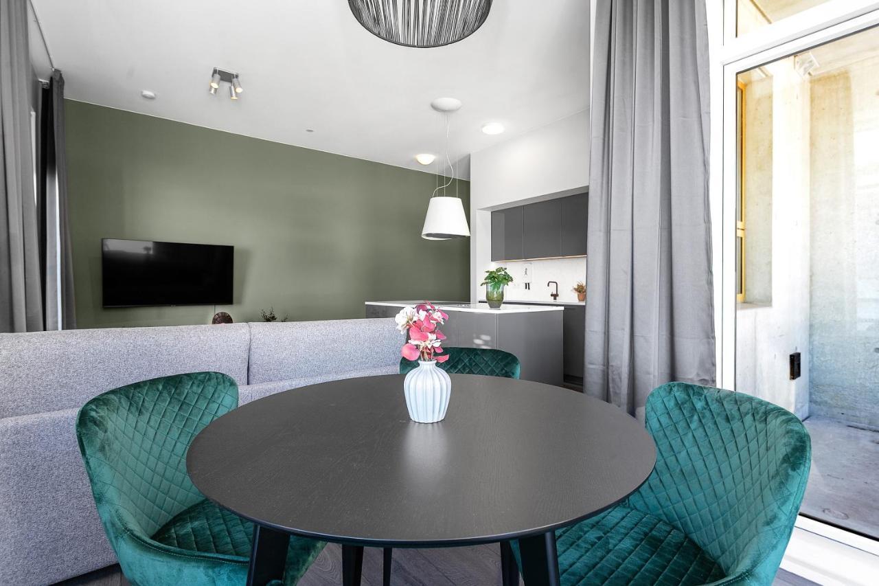 Modern Downtown Apartment - Harbour View Reykjavik Bagian luar foto